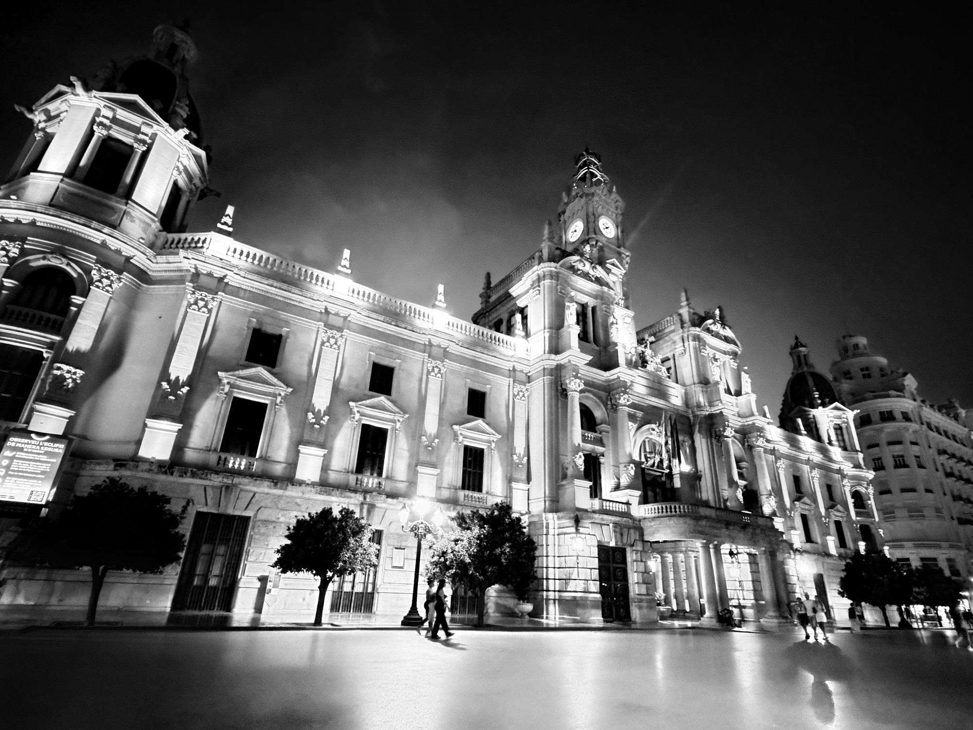 Ayuntamiento de Valencia iluminado de noche